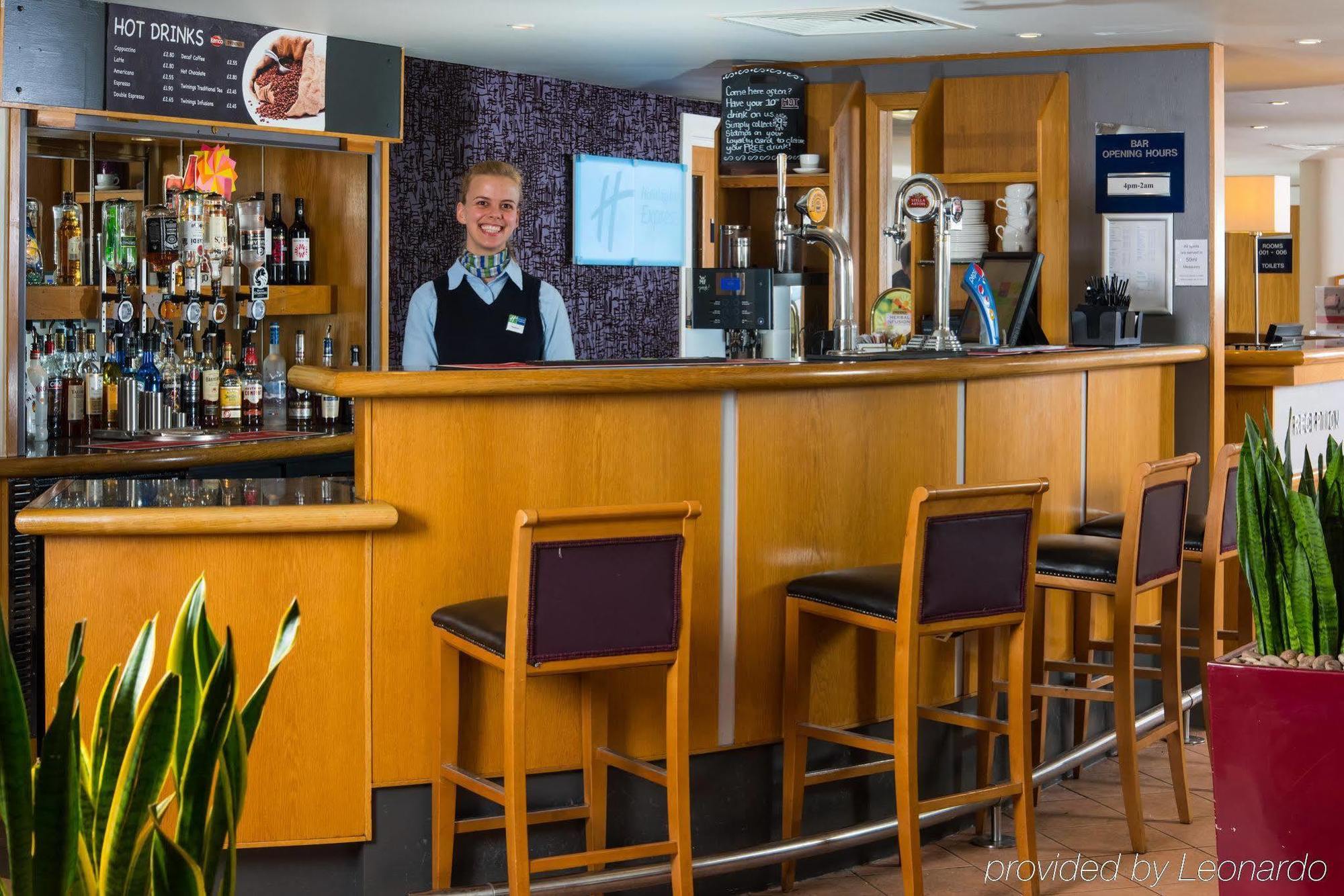 Holiday Inn Express Edinburgh - Leith Waterfront, An Ihg Hotel Ngoại thất bức ảnh